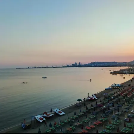 Blue Sky Apartment *